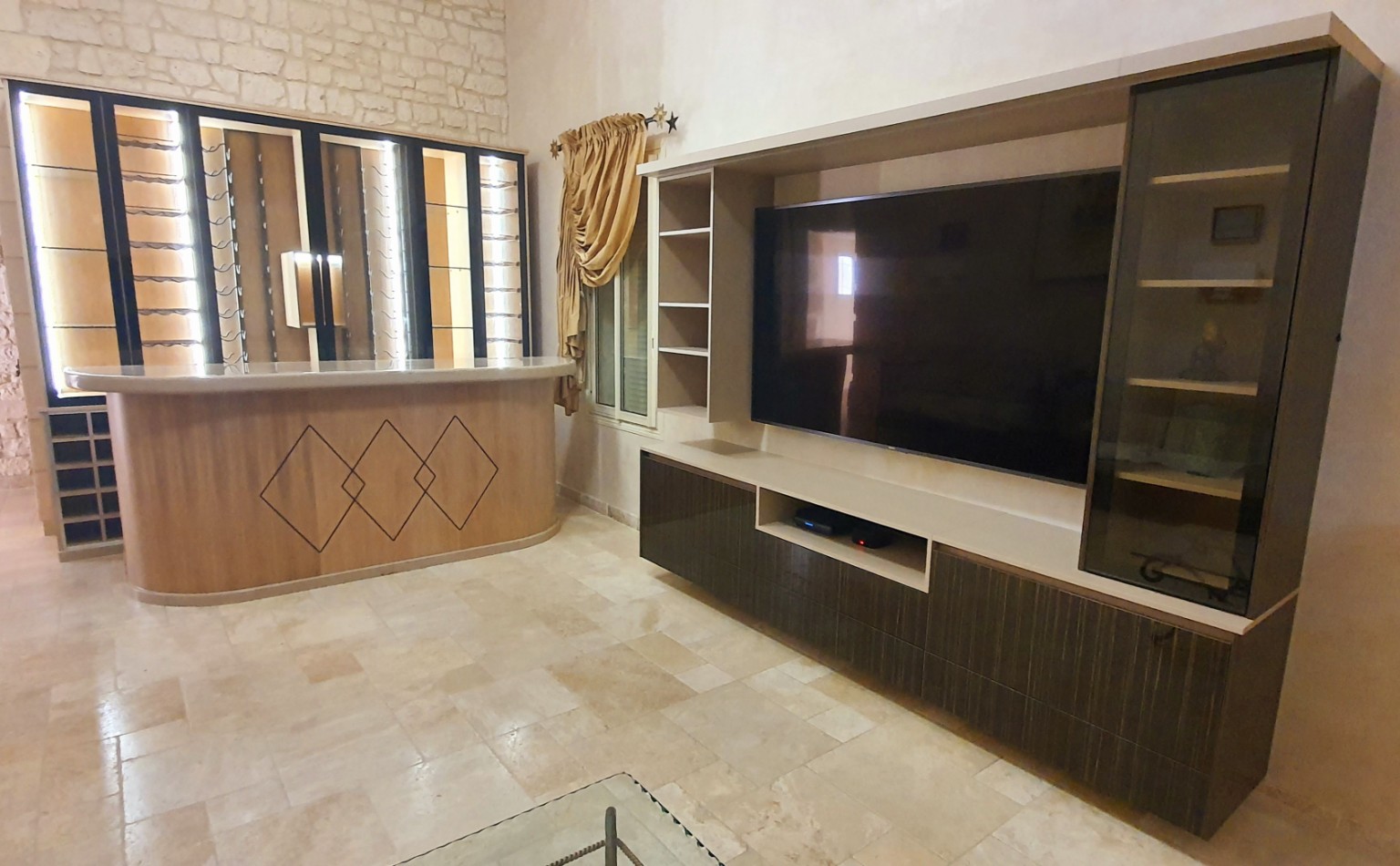 Mobilier TV et bar sur mesure
